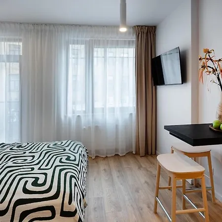 Design With Double Bed And Quiet Yard View *