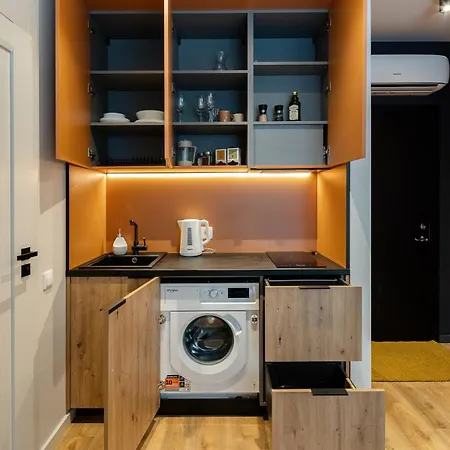 Design With Double Bed And Quiet Yard View *