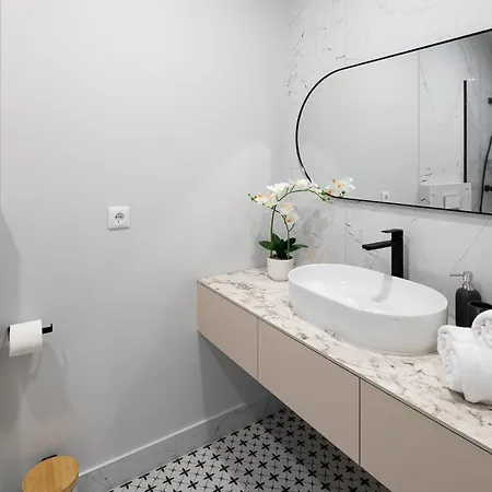 Design With Double Bed And Quiet Yard View