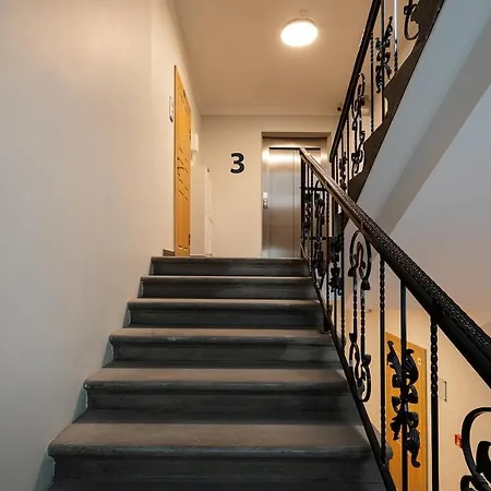 Design With Double Bed And Quiet Yard View Apartment