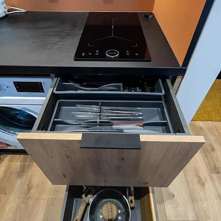 Design With Double Bed And Quiet Yard View 公寓 *