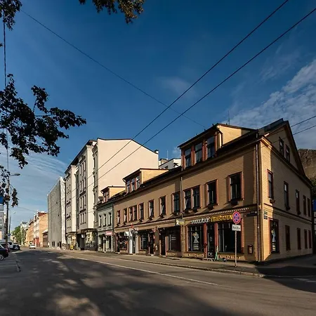 Apartment Design With Double Bed And Quiet Yard View *